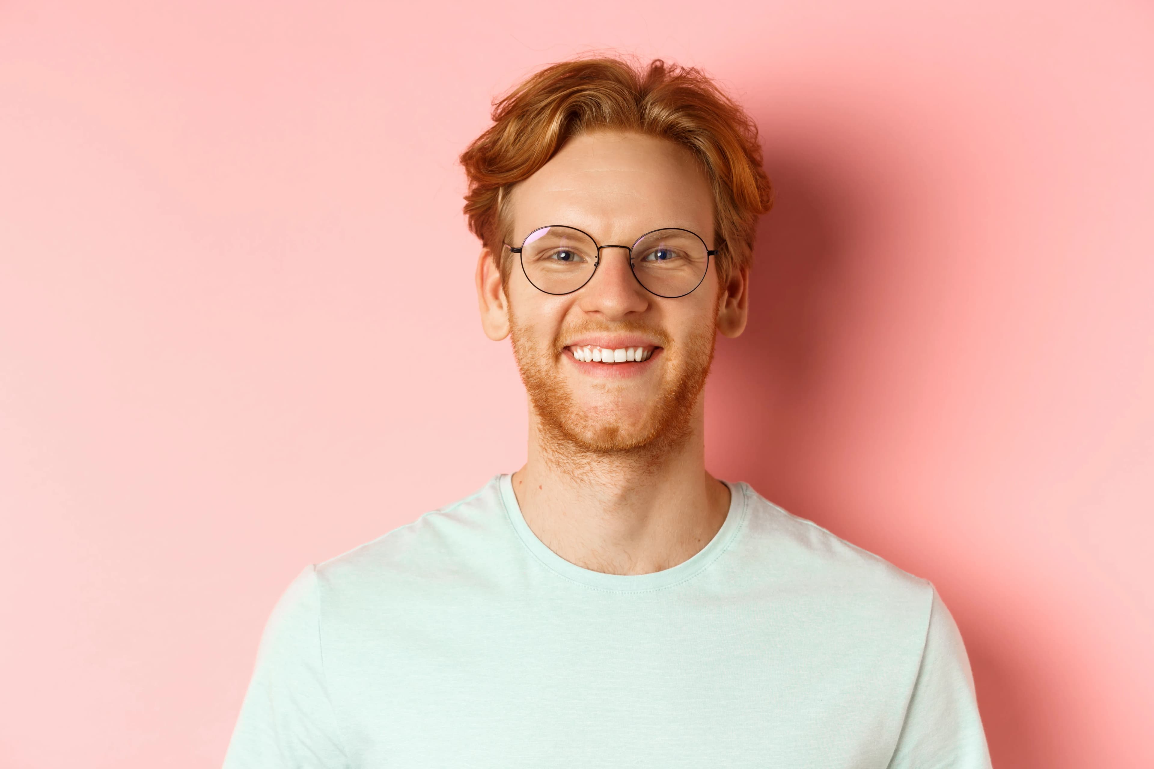 can my passport photo have glasses